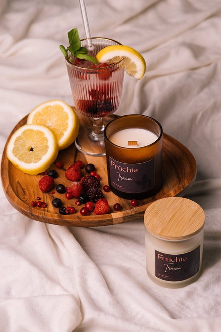 herzton Früchtetraum im Milchglas mit Beeren und Bambusdeckel