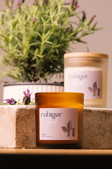 herzton Ruhiger Abend Nahaufnahme Etikett "Lavendel – vegan & handgemacht"