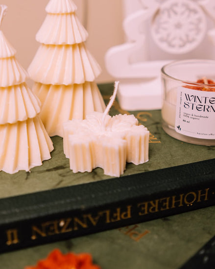 herzton Little Snow Flake vegane Kerze, filigrane Kristallstruktur von oben
