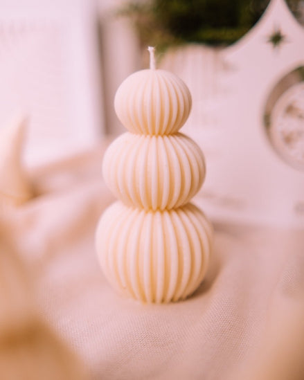 herzton Snowman vegane Kerze, Seitenansicht mit Docht oben