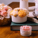 herzton Wachsblumenstrauß Schale Detailaufnahme, handgegossene Wachsblumen in Pastellgelb und Creme